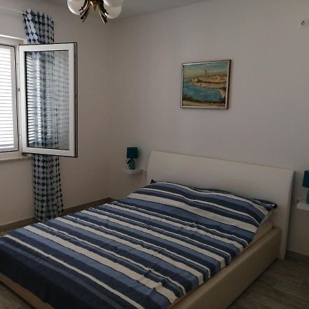 Apartmani Nevera Đảo Krk Ngoại thất bức ảnh