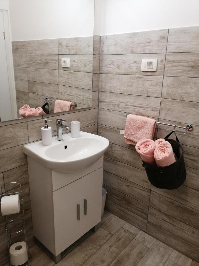 Apartmani Nevera Đảo Krk Ngoại thất bức ảnh